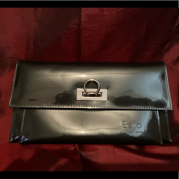 Handbags - New amazing Beijo purse